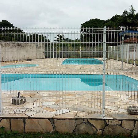 Kitinete Em Matinhos Com Piscinaヴィラ エクステリア 写真